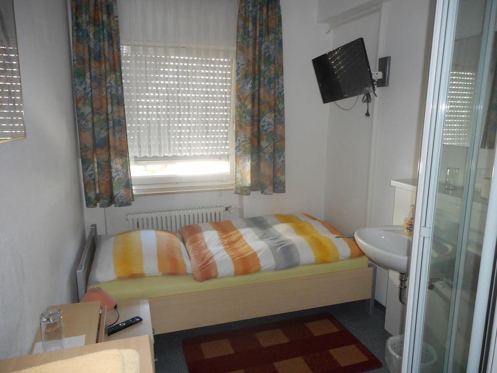 Landgasthof Rose Hotel Ditzingen Buitenkant foto